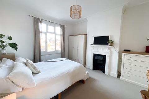 3 bedroom flat for sale, Westcliff-on-Sea SS0