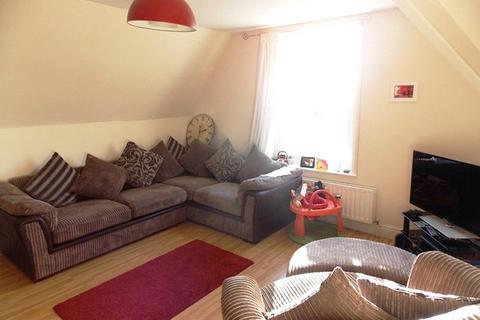 2 bedroom apartment to rent, Gatestone Road, London, SE19