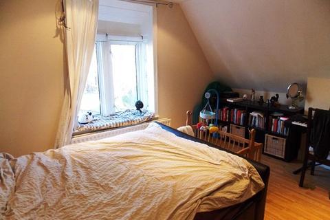2 bedroom apartment to rent, Gatestone Road, London, SE19