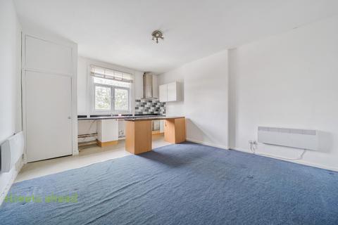 2 bedroom apartment to rent, Birdhurst Rise, South Croydon, CR2