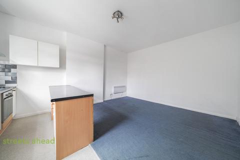 2 bedroom apartment to rent, Birdhurst Rise, South Croydon, CR2