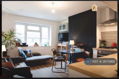 2 bedroom flat to rent, Dynevor Rd, London, N16