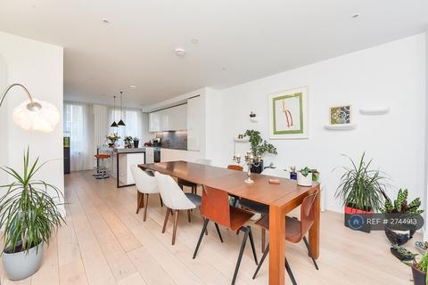 4 bedroom terraced house to rent, Starboard Way, London, E16