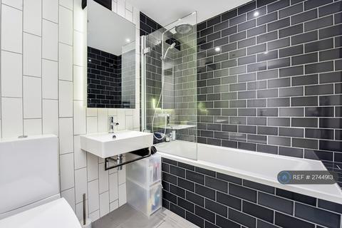 4 bedroom terraced house to rent, Starboard Way, London, E16