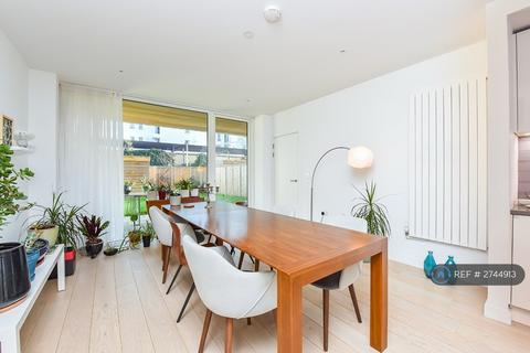 4 bedroom terraced house to rent, Starboard Way, London, E16