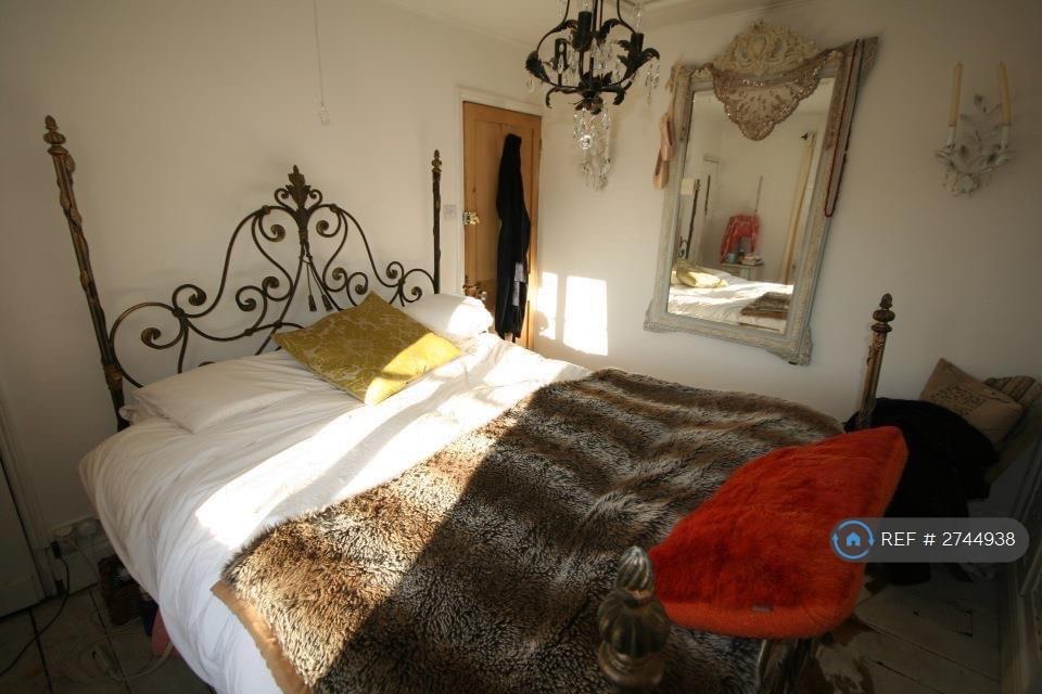 First Bedroom. Queen Double Facing Garden
