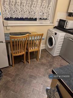 2 bedroom flat to rent, Station Road, Sidcup, DA17