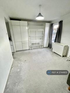 Studio to rent, Shinners Close, London, SE25