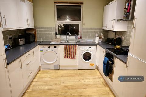 4 bedroom maisonette to rent, Locket Road, Harrow, HA3