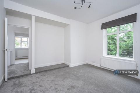 1 bedroom flat to rent, Cheam Common Road, Worcester Park, KT4