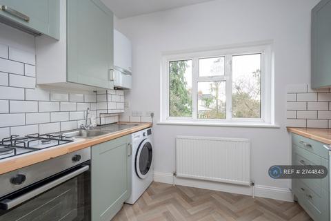 1 bedroom flat to rent, Cheam Common Road, Worcester Park, KT4