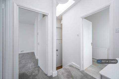 1 bedroom flat to rent, Cheam Common Road, Worcester Park, KT4