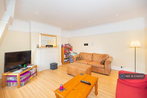 3 bedroom flat to rent, The Mall, London, W5