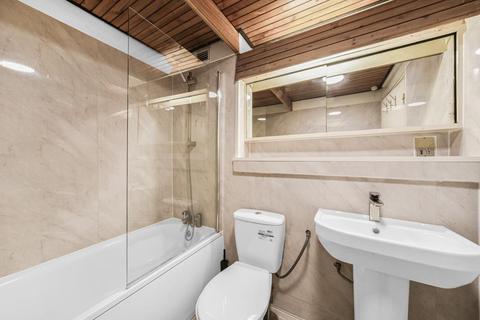 2 bedroom apartment to rent, The Water Gardens, London