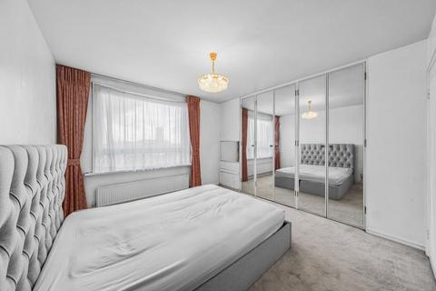2 bedroom apartment to rent, The Water Gardens, London