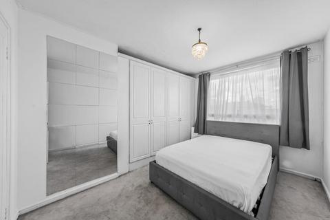 2 bedroom apartment to rent, The Water Gardens, London