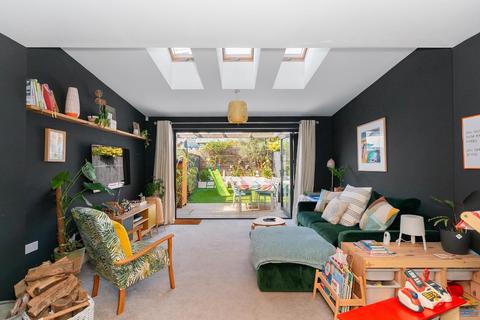 4 bedroom terraced house for sale, St. Francis Road, Ashton