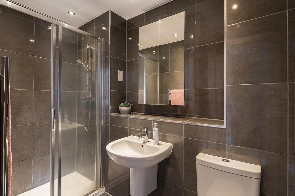 0 S7 FRBR - Ensuite B.jpg