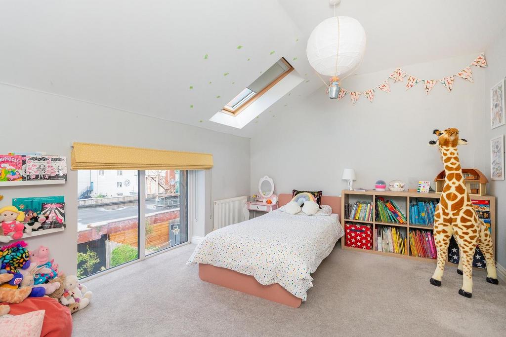 0 S7 FRBR - Bedroom E.jpg