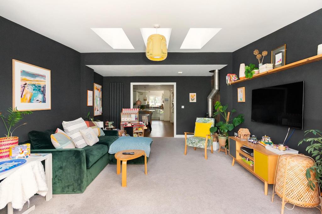 0 S7 FRBR - Living Room B.jpg