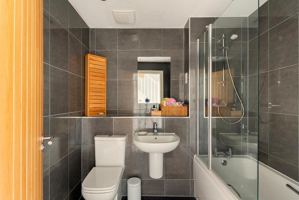 0 S7 FRBR - Bathroom B.jpg