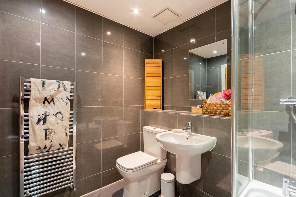 0 S7 FRBR - Bathroom A.jpg