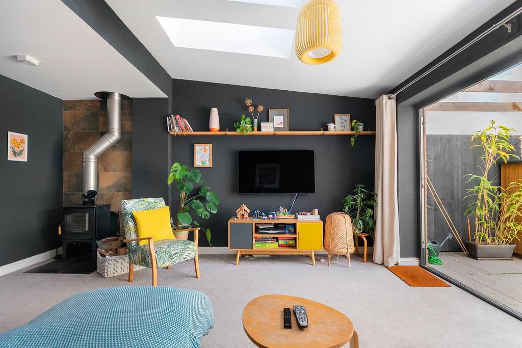 0 S7 FRBR - Living Room A.jpg