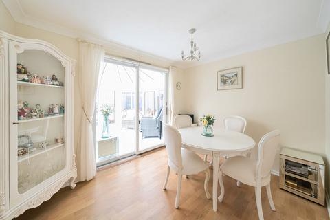 undefined, Royce Close, Bedfordshire LU6