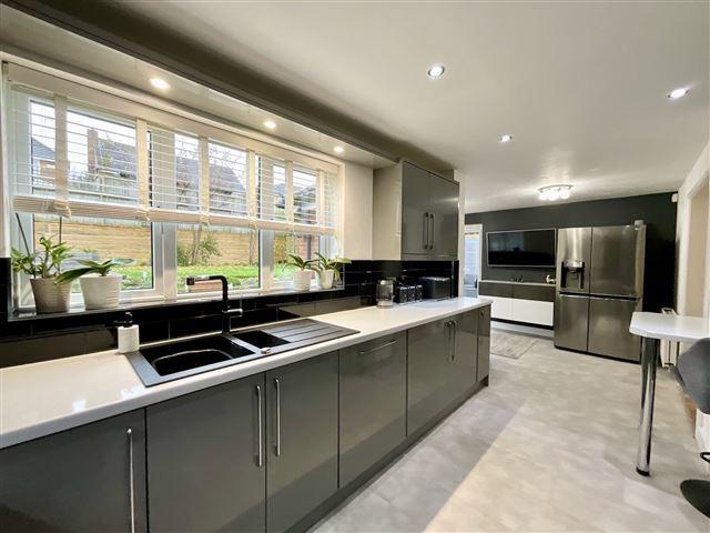 Open plan living/kitchen/dining