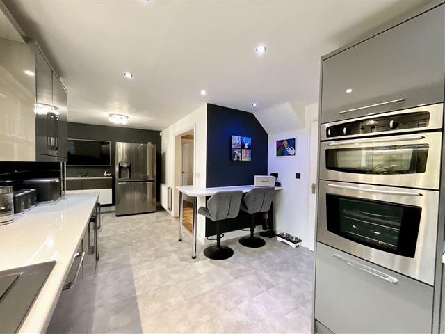 Open plan living/kitchen/dining space
