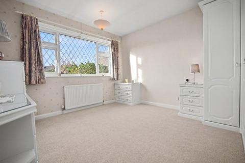 2 bedroom bungalow for sale, Deneside, Ossett, West Yorkshire