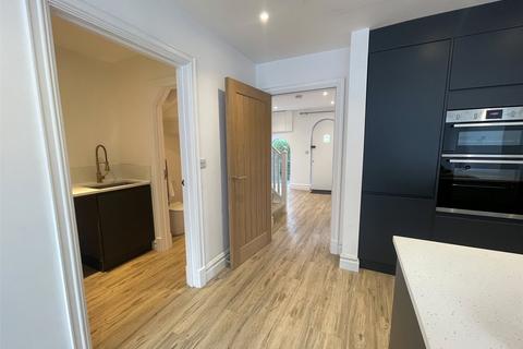 4 bedroom terraced house to rent, North Down Road, Braunton, Devon, EX33