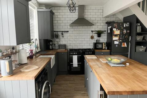 3 bedroom terraced house to rent, Bolton BL3