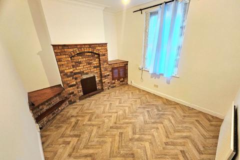 3 bedroom terraced house to rent, Fleeson Street, Rusholme, Manchester, M14
