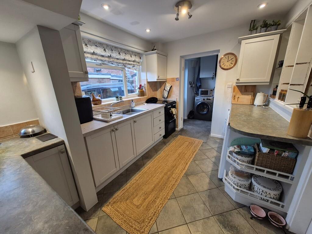 Fitted kitchen cloak