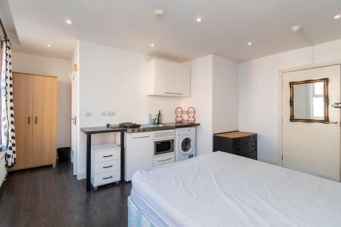 Studio to rent, North End Road, London W14