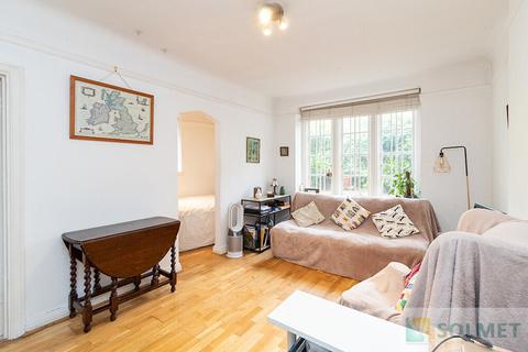 Ground floor flat to rent, Mortimer Crescent, London NW6