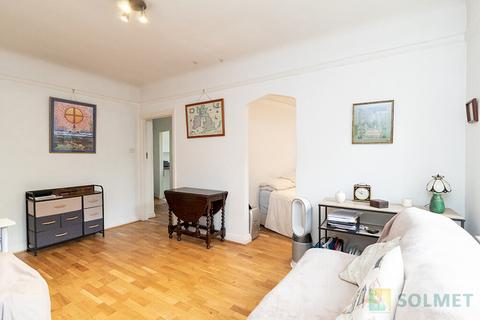 Ground floor flat to rent, Mortimer Crescent, London NW6