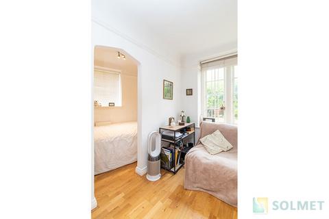 Ground floor flat to rent, Mortimer Crescent, London NW6