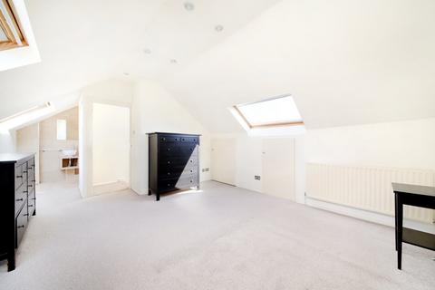 3 bedroom terraced house to rent, St James's Drive, London SW17