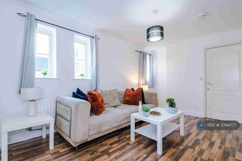 4 bedroom semi-detached house to rent, Butts Green, Westbrook, Warrington, WA5