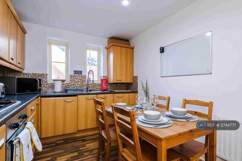 4 bedroom semi-detached house to rent, Butts Green, Westbrook, Warrington, WA5