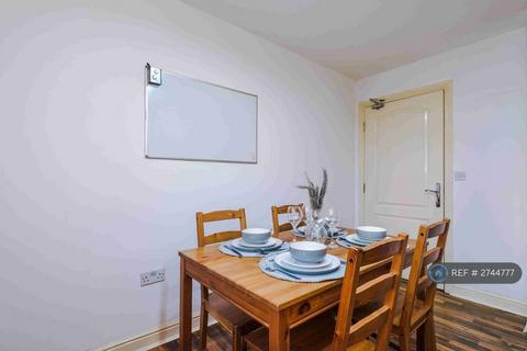 4 bedroom semi-detached house to rent, Butts Green, Westbrook, Warrington, WA5