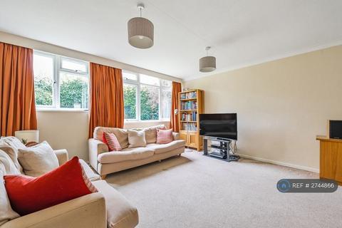 2 bedroom flat to rent, Radstone Court, Woking, GU22