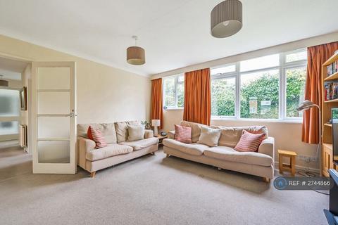 2 bedroom flat to rent, Radstone Court, Woking, GU22