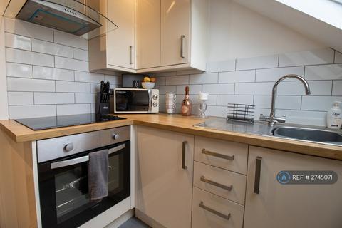 2 bedroom flat to rent, Harrogate Road, Leeds, LS17