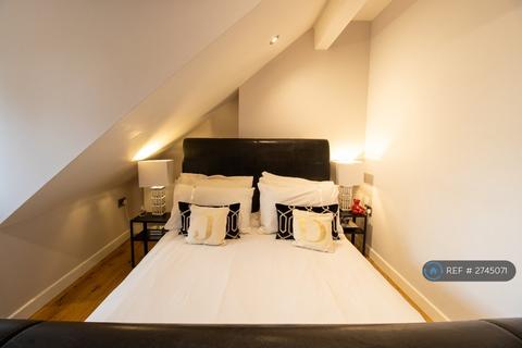 2 bedroom flat to rent, Harrogate Road, Leeds, LS17