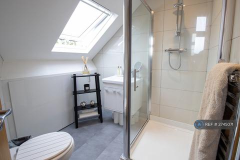 2 bedroom flat to rent, Harrogate Road, Leeds, LS17