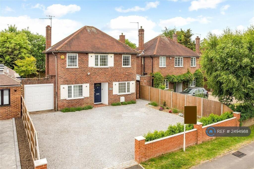 Prime Residential Road Close To Windsor Town