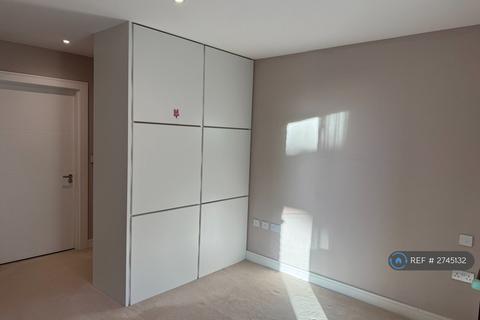 2 bedroom flat to rent, Merlin Court, London, SE3